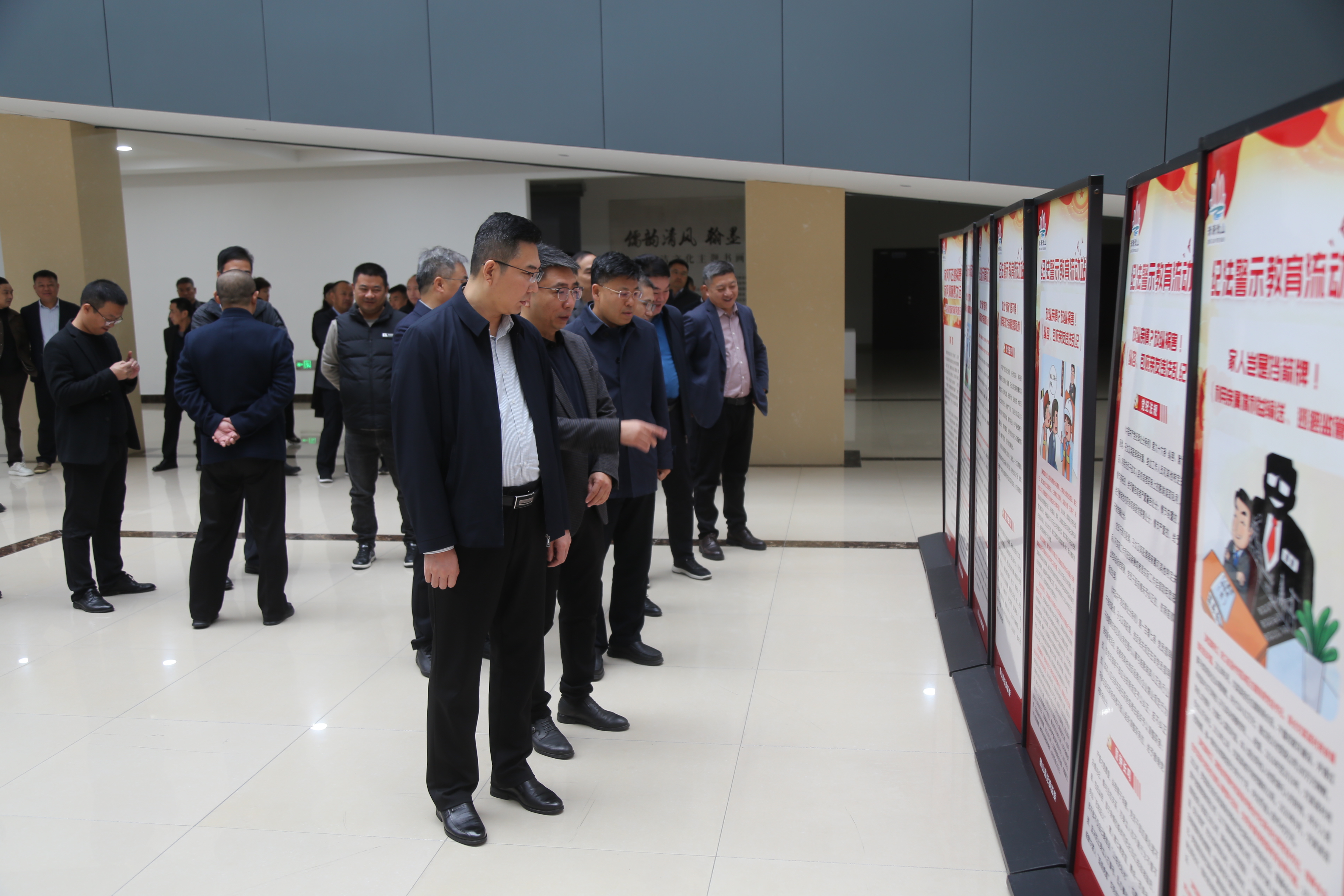 微礦集團(tuán)黨委組織參觀(guān) 紀(jì)法警示教育流動(dòng)站